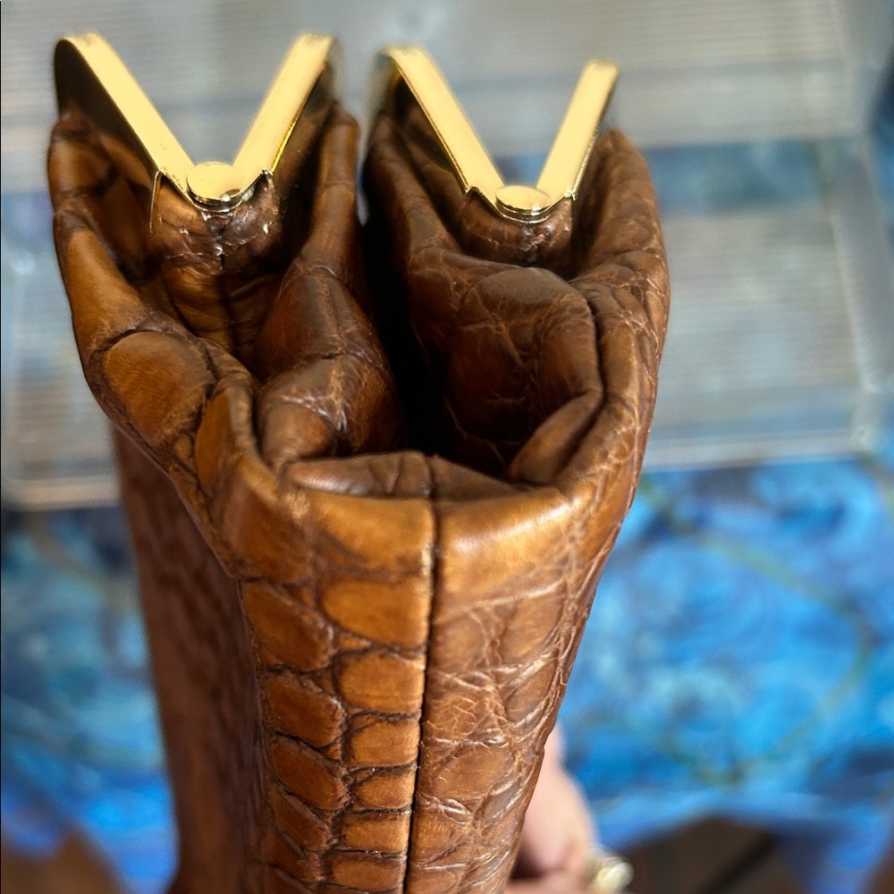 G.I.L.I. Brown Crocodile-Embossed leather Clutch - Picture 13 of 15